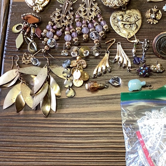 Lot #104 Jewelry Crafting Lot for Your Creativity - Picture 13 of 15